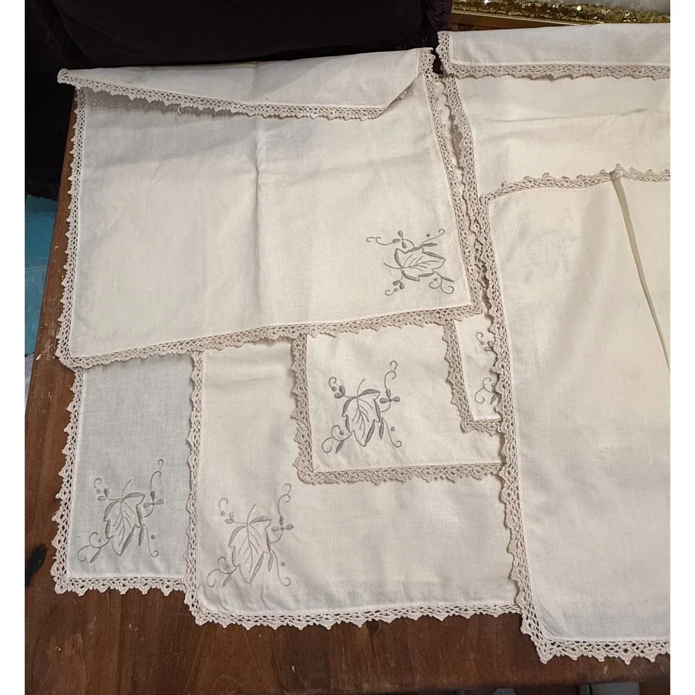Vintage White Linen Placemats Set of 8 Embroidered Leaf Crochet Lace Trim 16x16